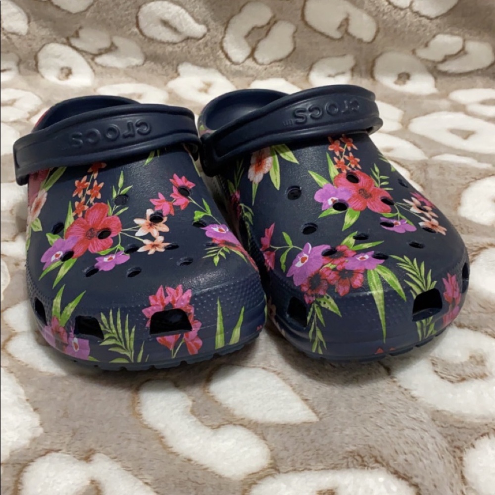 Tropical Crocs 🏝